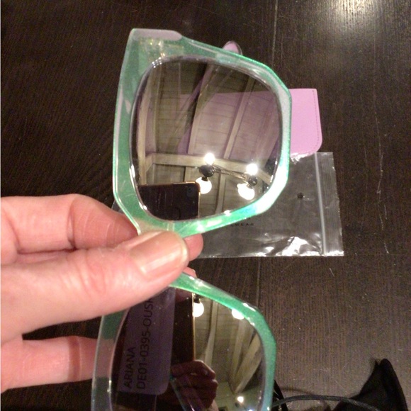 NEW! Rare DIFF Ariana frosted green sunglasses